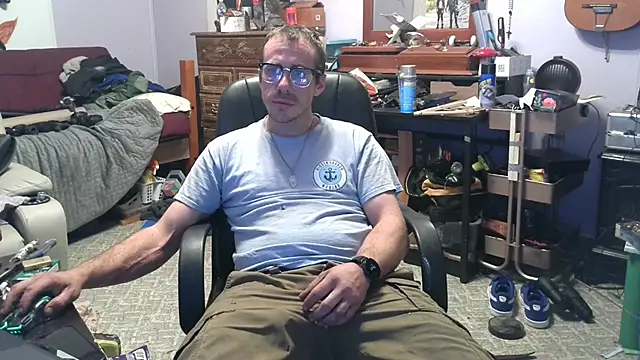 Snapshot of ScubaStevex chatting on October 29, 10:42 pm ScubaStevex online show from October 29, 10:42 pm