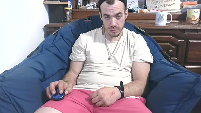 Snapshot of ScubaStevex chatting on February 7, 11:55 pm ScubaStevex online show from February 7, 11:55 pm