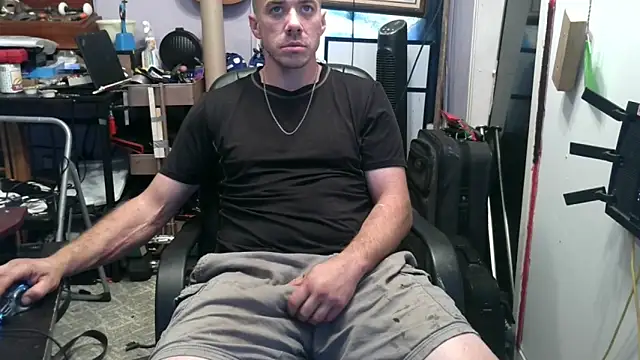 Snapshot of ScubaStevex chatting on November 6, 1:15 pm ScubaStevex online show from November 6, 1:15 pm