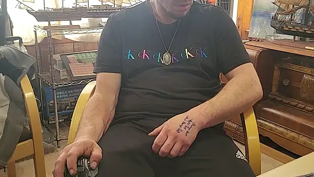 ScubaStevex online show from March 19, 5:46 pm