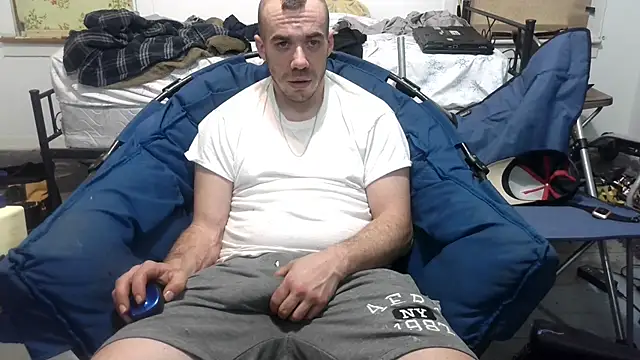 Snapshot of ScubaStevex chatting on February 27, 1:17 pm ScubaStevex online show from February 27, 1:17 pm