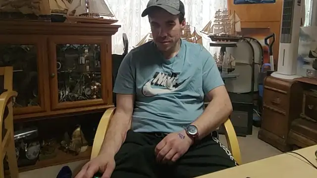 ScubaStevex online show from March 29, 10:22 pm