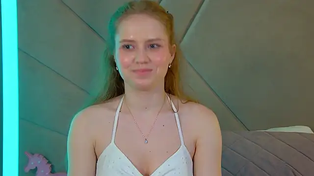 Snapshot of SelinSwarovski chatting on June 15, 3:23 pm SelinSwarovski online show from June 15, 3:23 pm