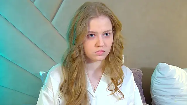 SelinSwarovski online show from April 3, 4:24 pm