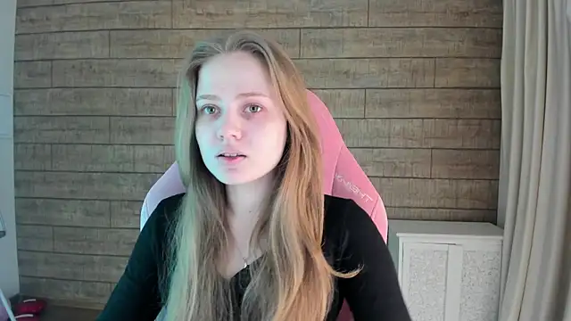 Snapshot of SelinSwarovski chatting on April 20, 4:19 pm SelinSwarovski online show from April 20, 4:19 pm