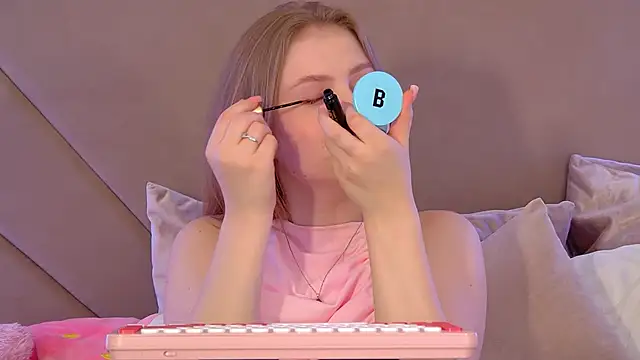 SelinSwarovski online show from November 28, 4:40 pm