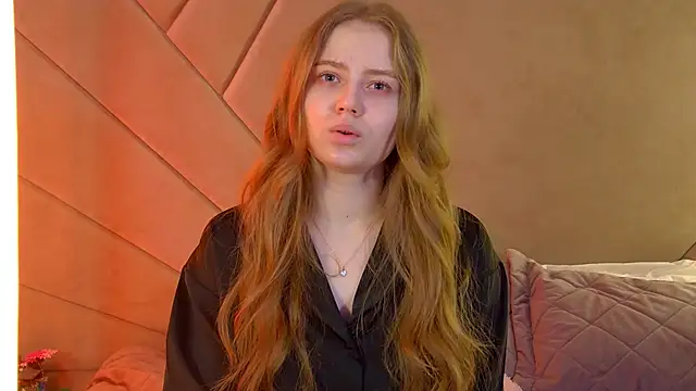 Snapshot of SelinSwarovski chatting on May 2, 3:39 pm SelinSwarovski online show from May 2, 3:39 pm