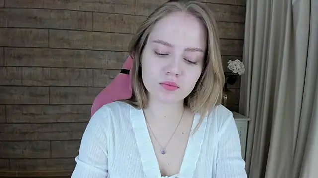 Snapshot of SelinSwarovski chatting on October 6, 4:08 pm SelinSwarovski online show from October 6, 4:08 pm