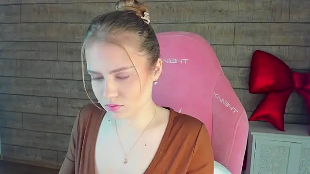 SelinSwarovski online show from February 26, 4:29 pm