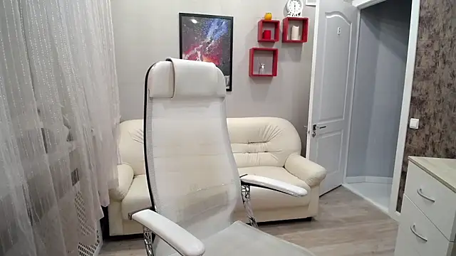 Milla Cutie18 online show from December 5, 6:45 am