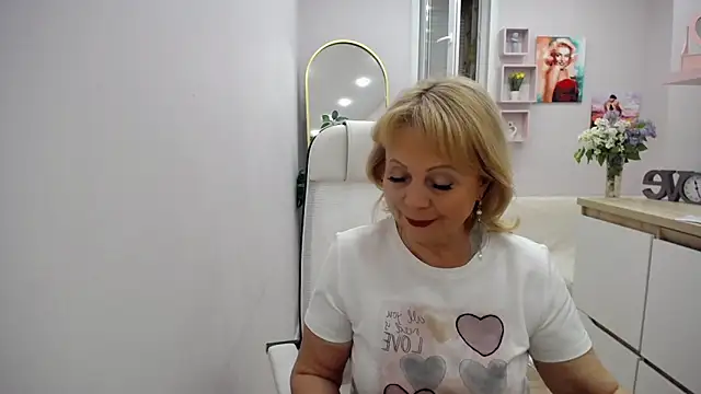 Milla Cutie18 online show from May 19, 4:41 am