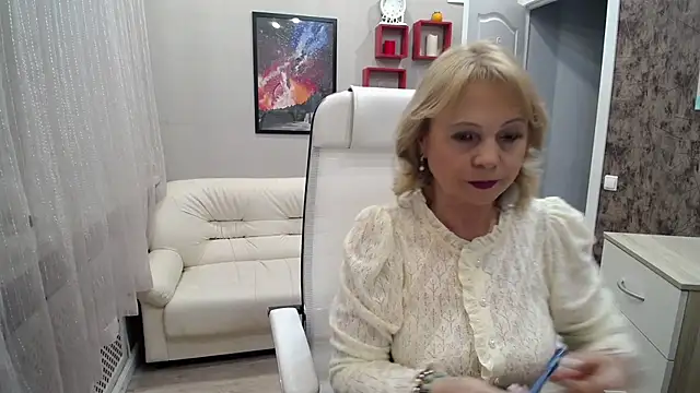 Milla Cutie18 online show from October 31, 5:15 am