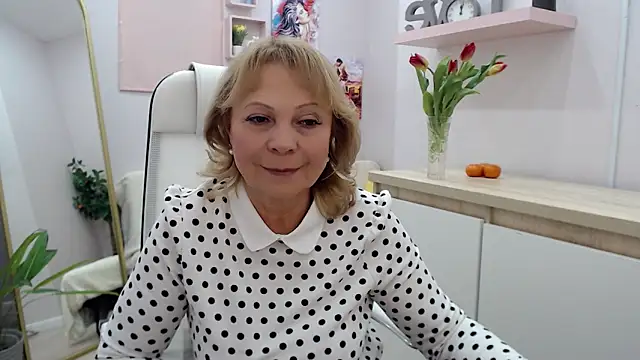 Milla Cutie18 online show from March 6, 6:30 am