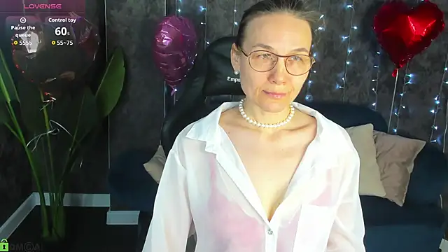 Lillian White online show from February 14, 1:06 am