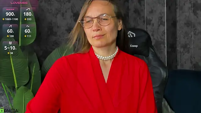 Snapshot of Lillian_White chatting on June 22, 12:49 am Lillian White online show from June 22, 12:49 am