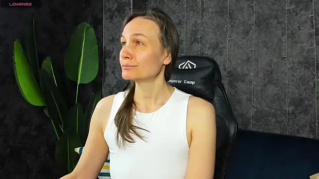 Lillian White online show from April 13, 12:58 am