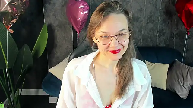 Lillian White online show from March 4, 1:02 am