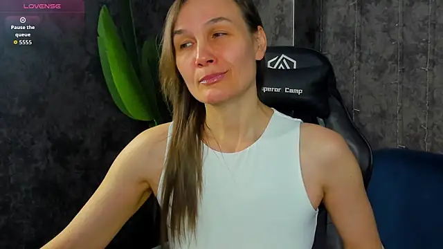 Lillian White online show from April 4, 1:01 am