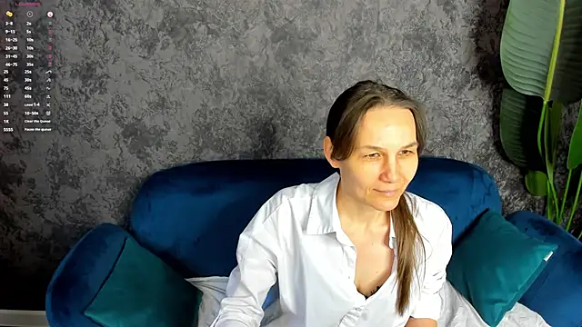 Lillian White online show from February 24, 7:11 am