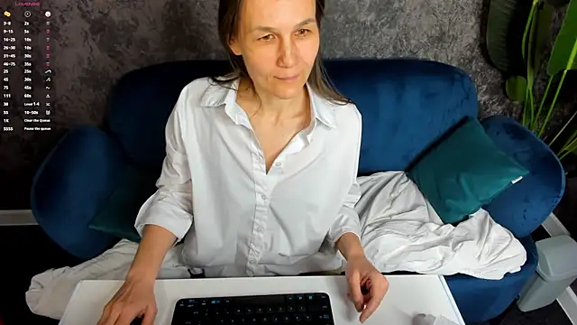 Lillian White online show from February 24, 1:31 pm