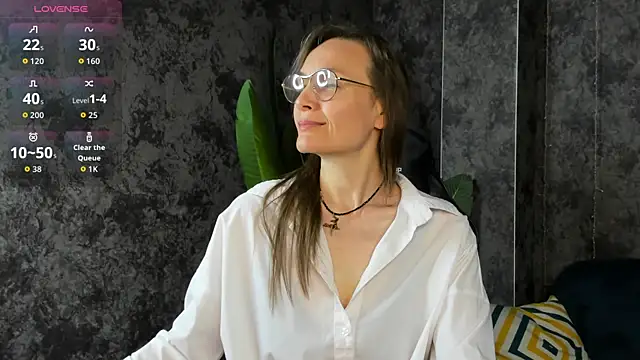 Lillian White online show from May 13, 1:01 am