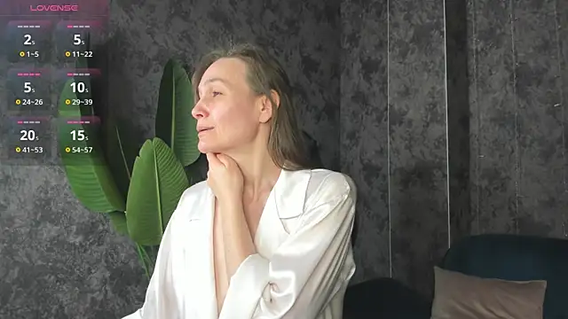 Lillian White online show from March 16, 1:02 am