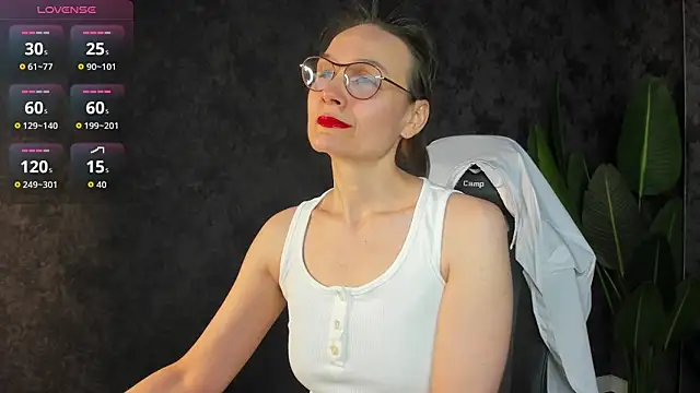 Lillian White online show from March 24, 1:05 am