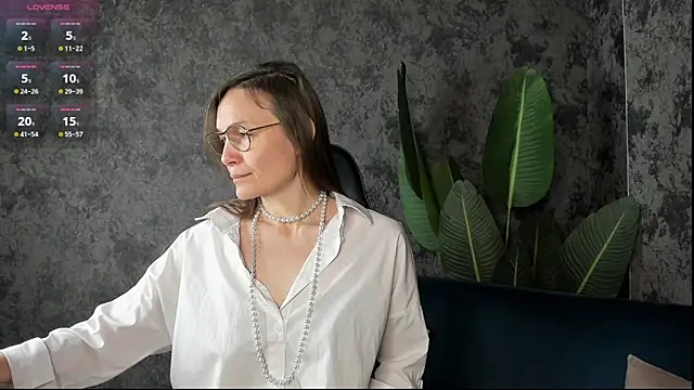 Snapshot of Lillian_White chatting on November 11, 11:42 pm Lillian White online show from November 11, 11:42 pm