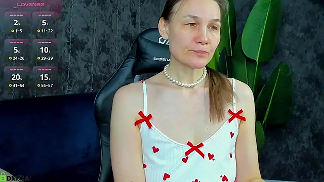 Lillian White online show from February 11, 1:05 am