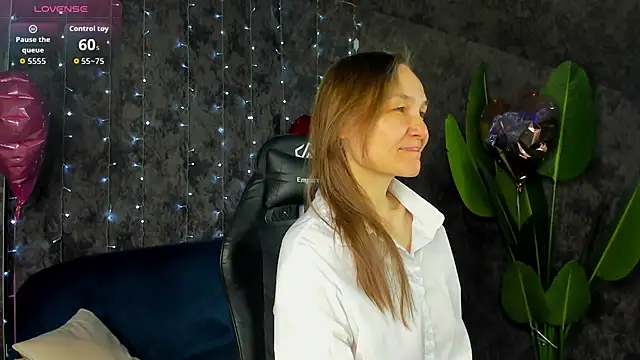 Lillian White online show from March 8, 1:00 am