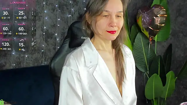 Lillian White online show from February 19, 1:02 am