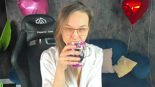 Lillian White online show from March 2, 1:06 am