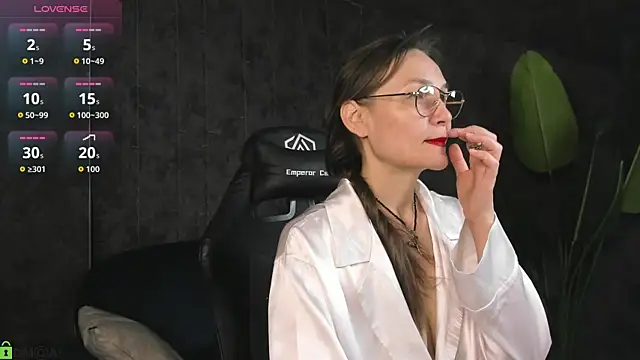 Lillian White online show from June 3, 12:55 am