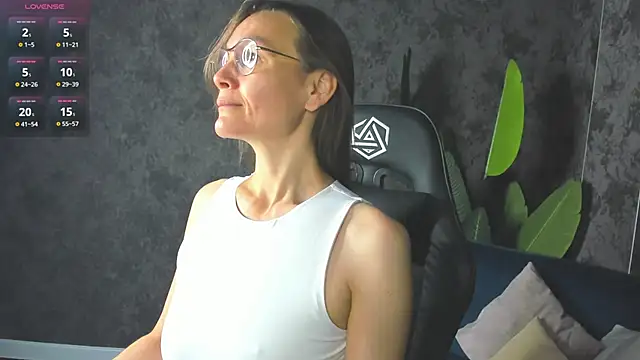 Lillian White online show from September 22, 12:05 am