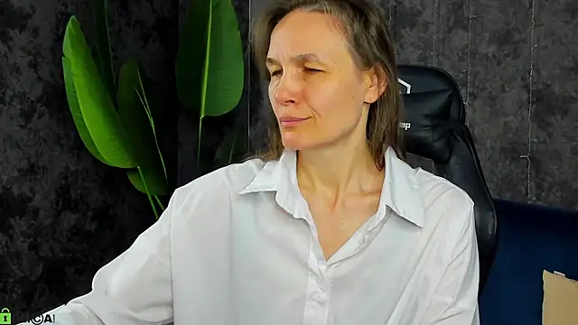 Lillian White online show from April 5, 1:01 am