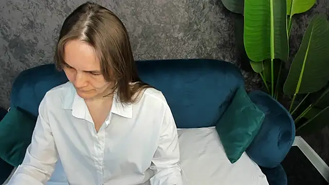 Lillian White online show from March 18, 7:12 am