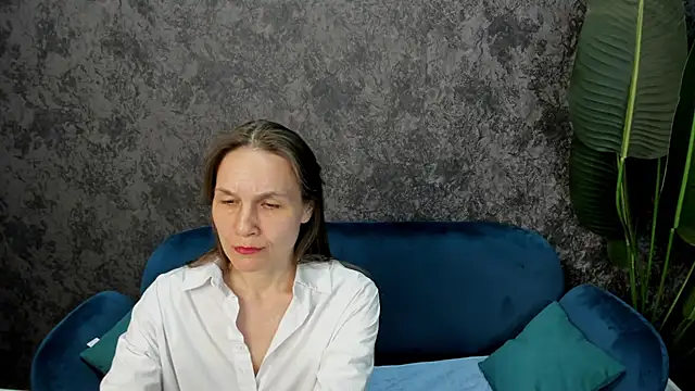 Lillian White online show from March 4, 5:03 pm