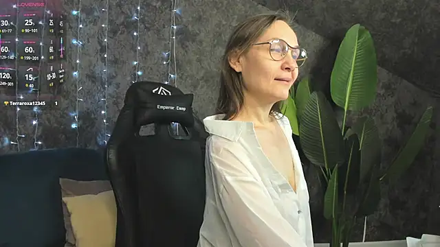 Lillian White online show from January 12, 12:39 am