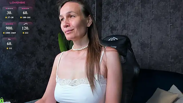 Snapshot of Lillian_White chatting on July 8, 12:57 am Lillian White online show from July 8, 12:57 am