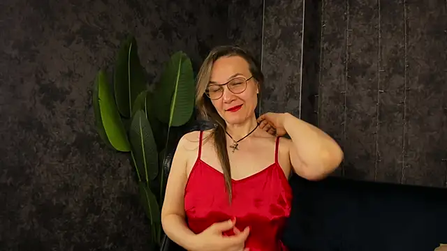 Lillian White online show from May 30, 11:43 pm