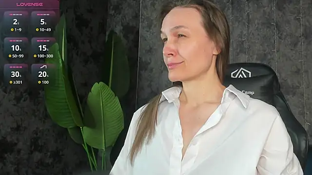 Lillian White online show from March 28, 1:06 am