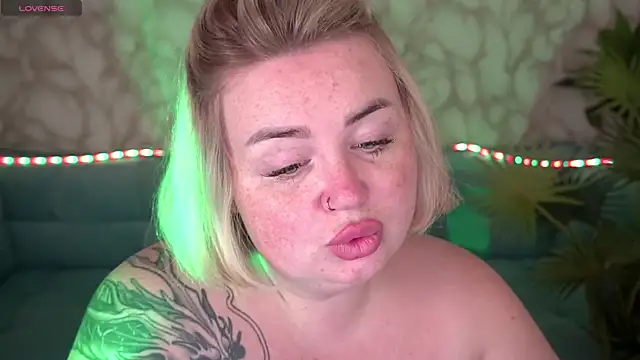 ZaraReignn online show from October 16, 9:39 am