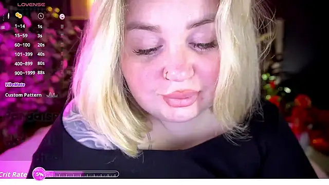 Snapshot of ZaraReignn chatting on February 28, 8:52 pm ZaraReignn online show from February 28, 8:52 pm