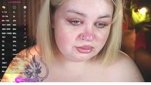 Snapshot of ZaraReignn chatting on February 13, 8:53 pm ZaraReignn online show from February 13, 8:53 pm