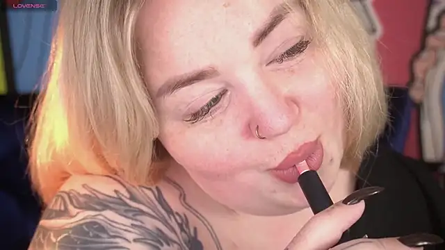 ZaraReignn online show from March 31, 8:00 pm