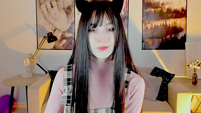 Snapshot of LuxRayi chatting on January 28, 3:04 pm LuxRayi online show from January 28, 3:04 pm