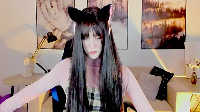 Snapshot of LuxRayi chatting on January 28, 6:17 pm LuxRayi online show from January 28, 6:17 pm