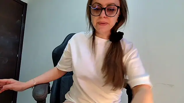 Eelleen online show from May 26, 12:14 pm
