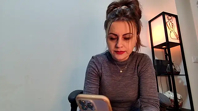 Eelleen online show from March 26, 1:09 pm