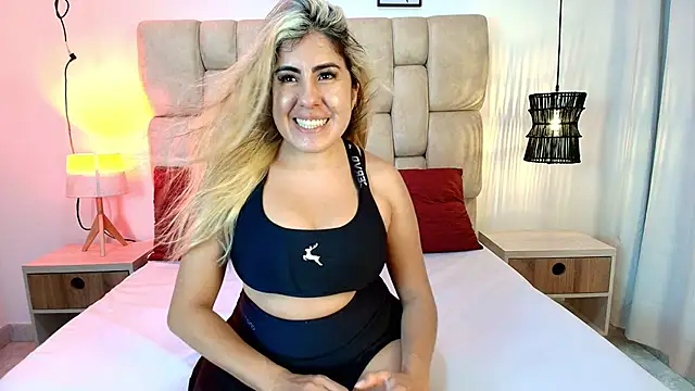 AdharaSmithh online show from November 12, 7:18 pm